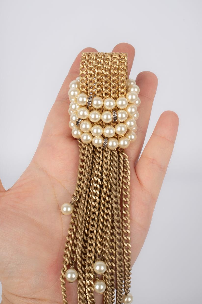 De las mujeres Chanel Broche Crucero de metal dorado con perlas y brillantes, 2001 en venta