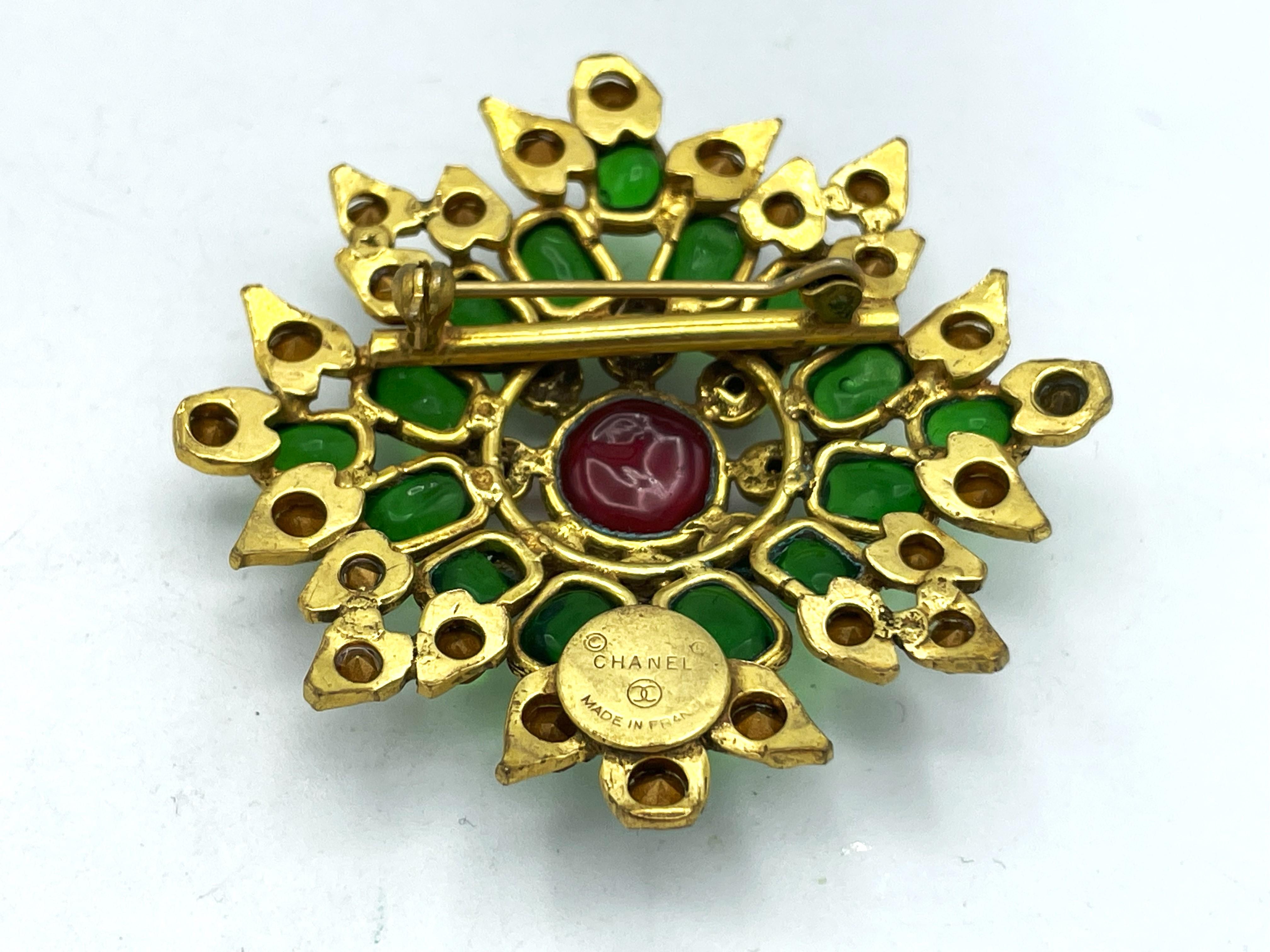 CHANEL BROOCH, green and red Gripoix glass, rhinestons, signed 1970/80, France   For Sale 1