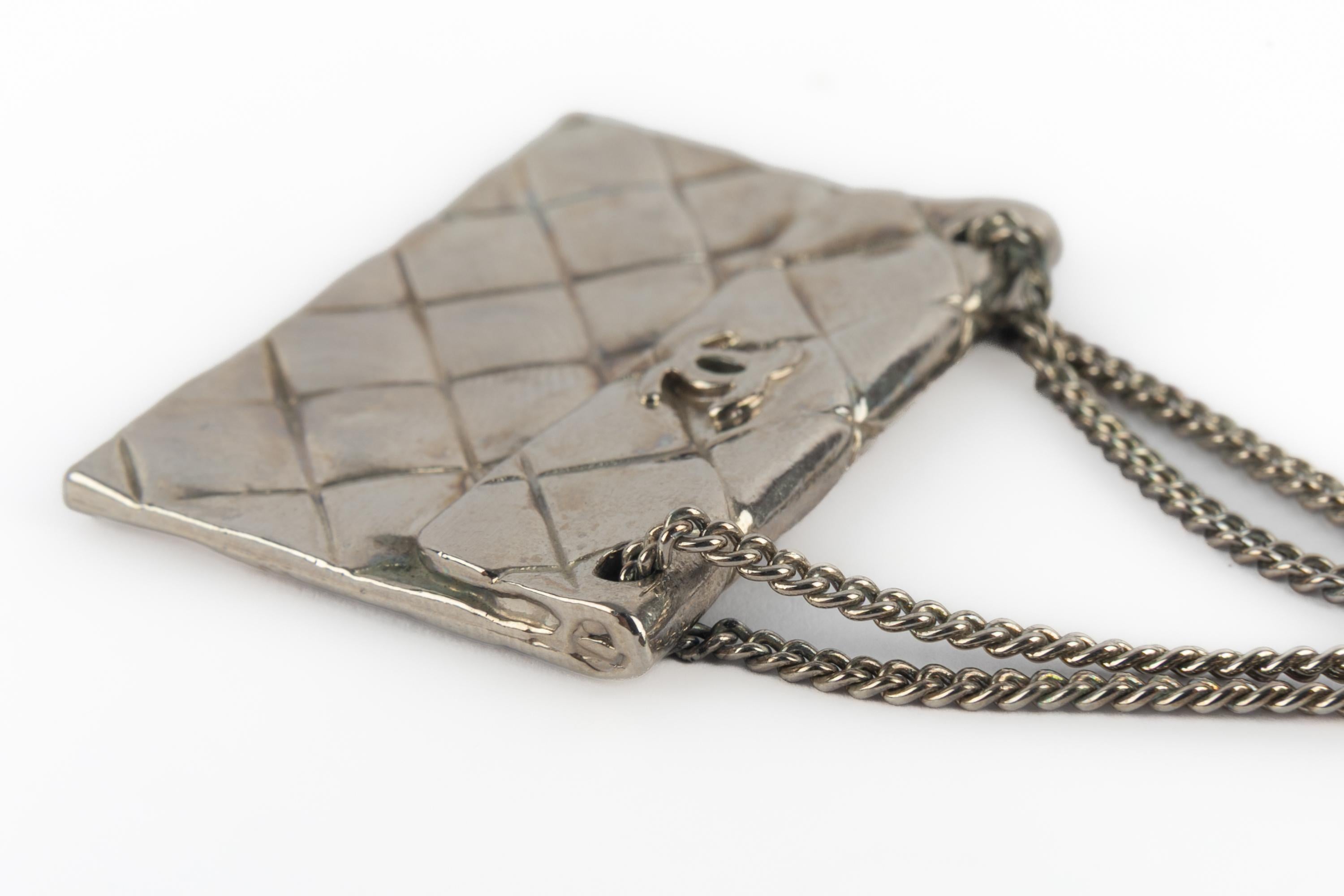 Borsa con spilla di Chanel in vendita 1