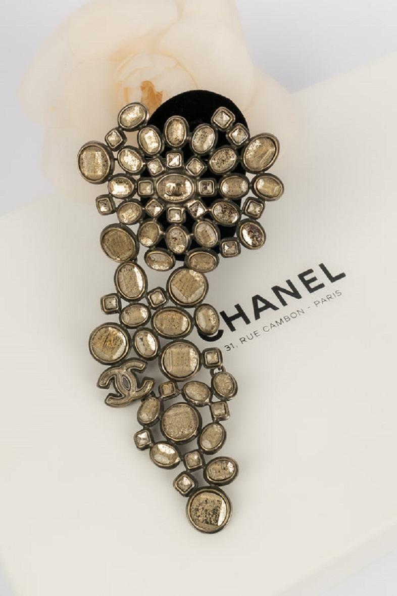 Chanel Brooch in Dark Silver Metal and Resin, 2010 For Sale 2