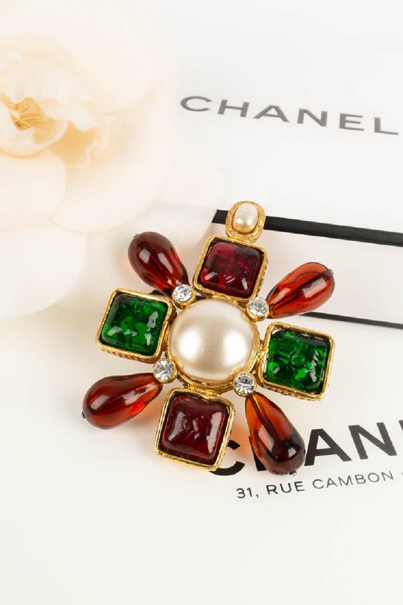 Chanel Brooch in Gilded Metal, 1980s For Sale 3