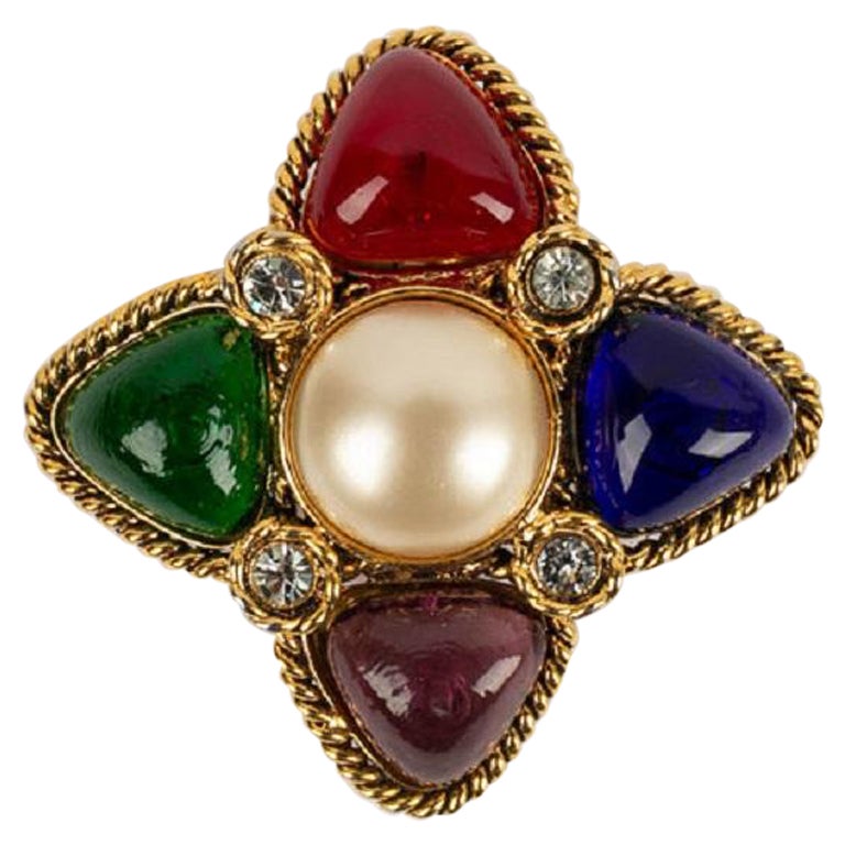 Chanel Brosche aus vergoldetem Metall und Glaspastell, 1990er-Jahre