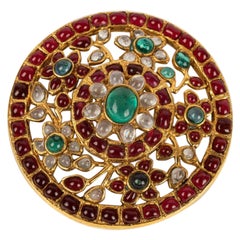 Vintage Chanel Brooch in Gilded Metal and Glass Paste