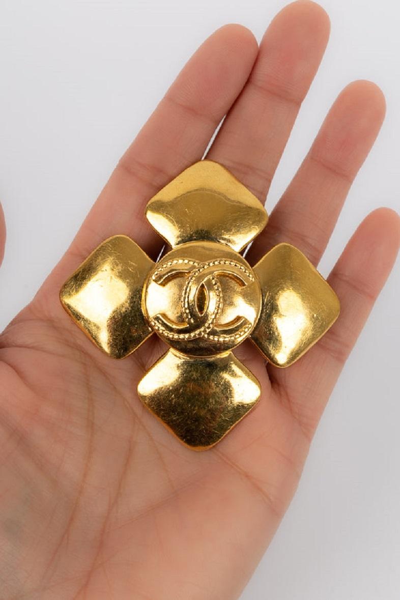 Chanel Brooch in Gilded Metal, Fall 1997 For Sale 2
