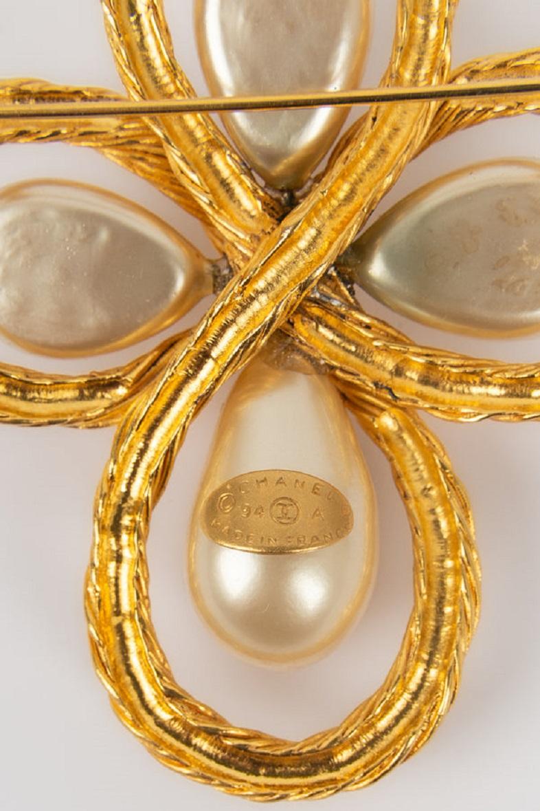 Chanel Brooch in Gold Metal and Pearly Drops, Fall 1994 For Sale 1