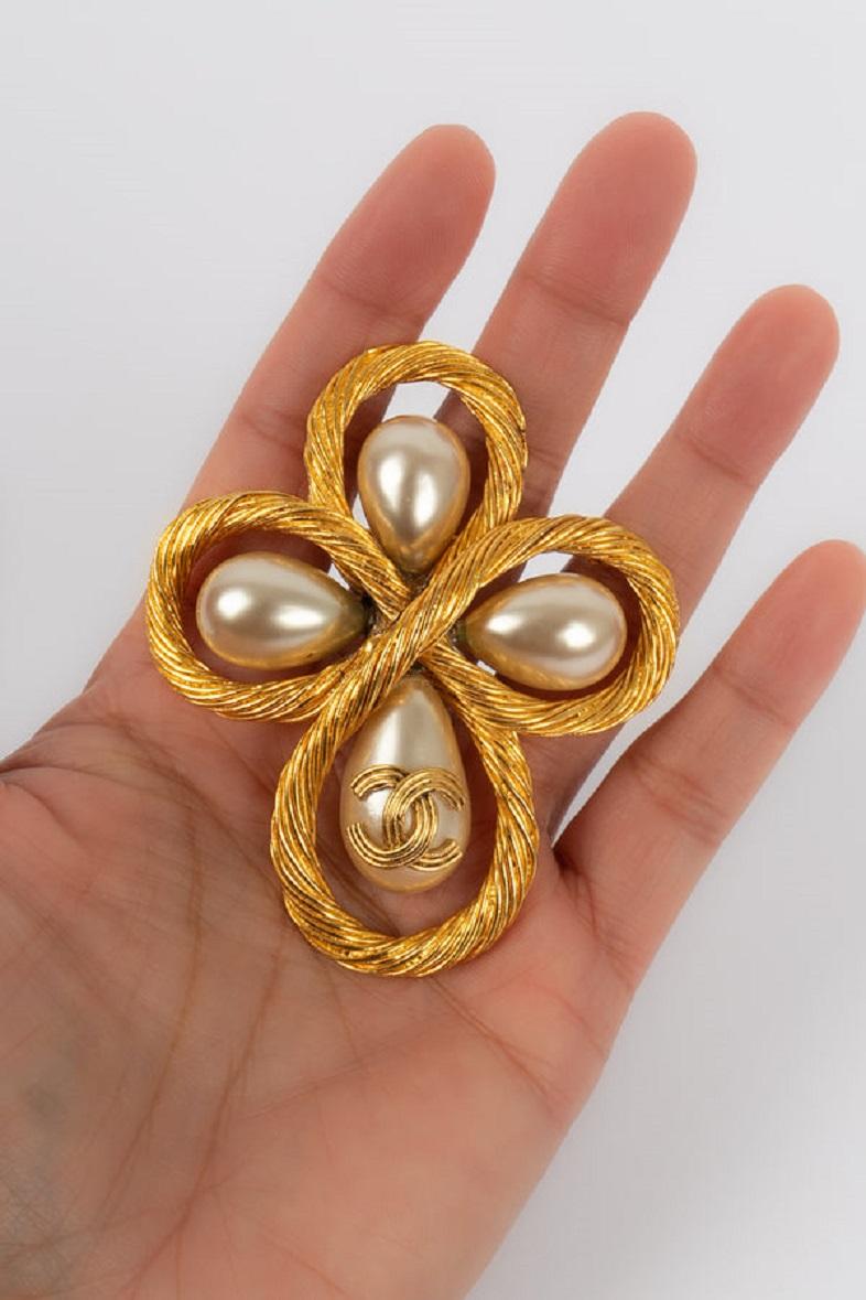 Chanel Brooch in Gold Metal and Pearly Drops, Fall 1994 1