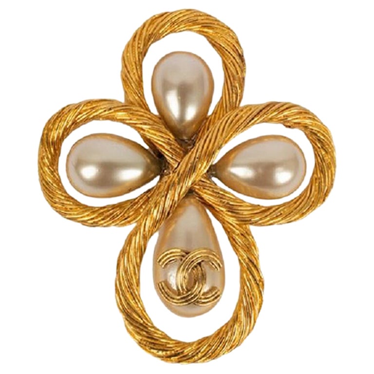 Chanel Broche en métal doré et gouttes de perles, automne 1994 en vente