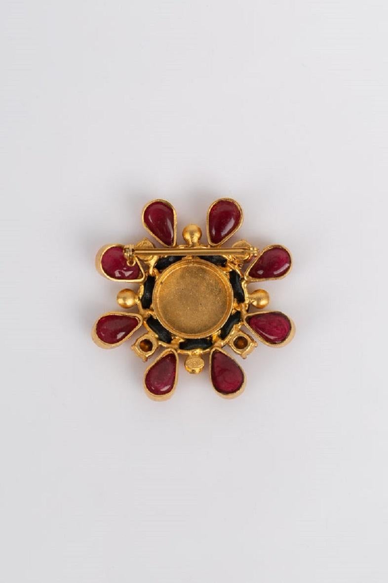 Chanel Brooch in Gold Metal, Black Leather, Rhinestones and Red Glass Paste For Sale 1