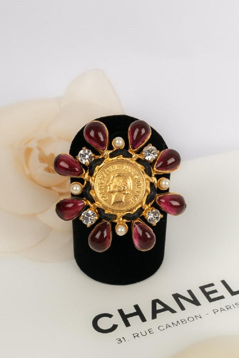 Chanel Brooch in Gold Metal, Black Leather, Rhinestones and Red Glass Paste For Sale 3