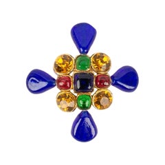 Chanel Brooch in Gold Metal, Glass Paste and Rhinestones