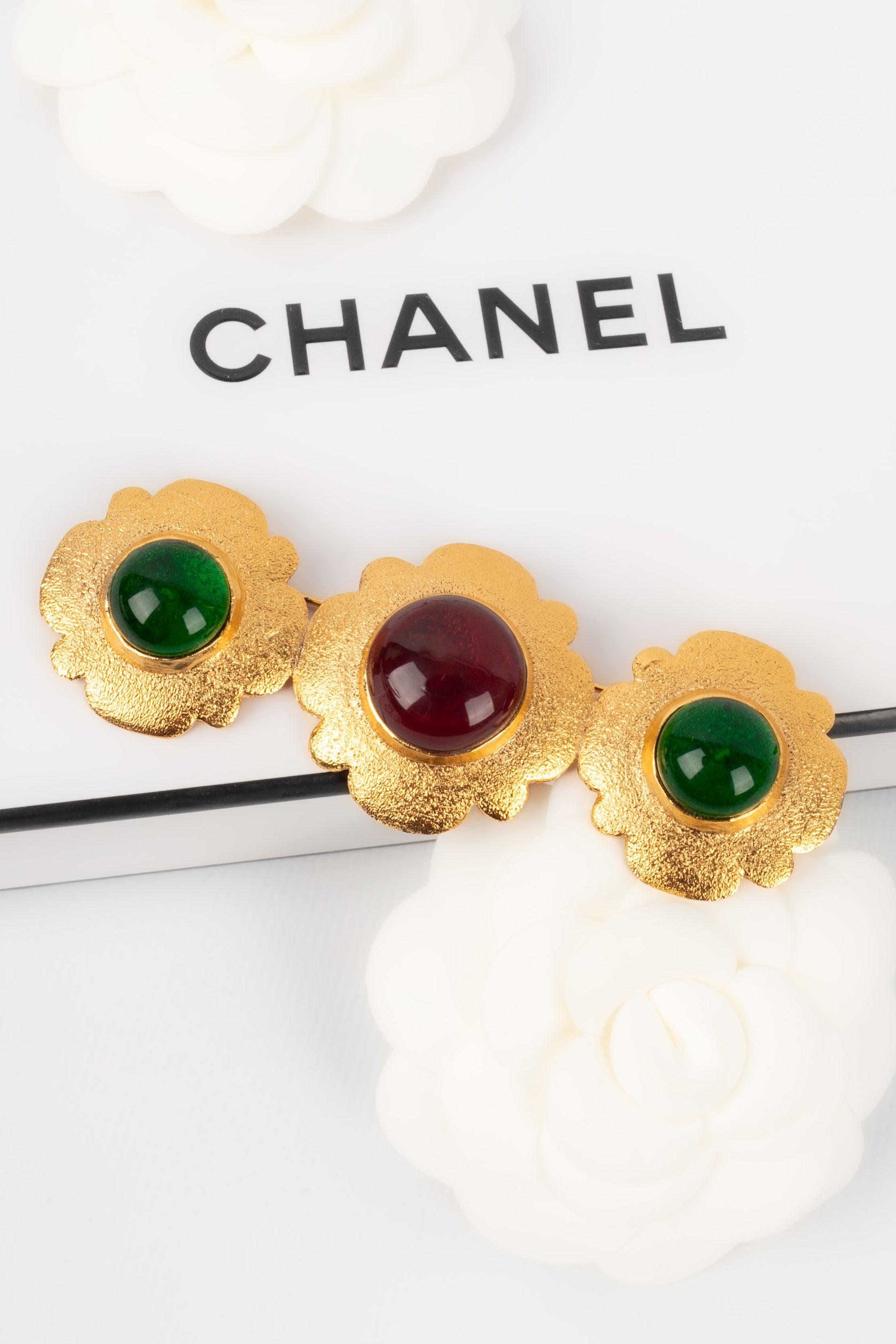 Chanel Brooch In Gold-Plated Metal with Three Colored Glass, 1980s For Sale 2