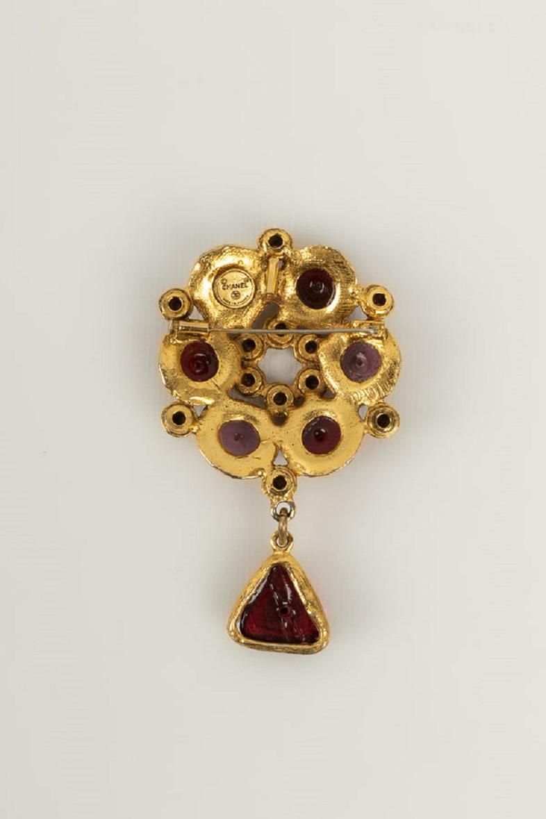 Women's or Men's Chanel Brooch/Pendant Byzantine in Gilded Metal and Glass Paste Cabochons For Sale