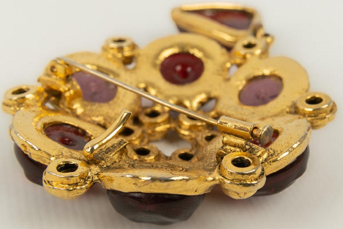 Chanel Brooch/Pendant Byzantine in Gilded Metal and Glass Paste Cabochons For Sale 2