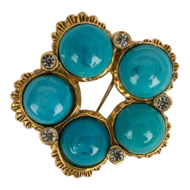 Chanel Broche/pendentif en métal doré et pâte de verre