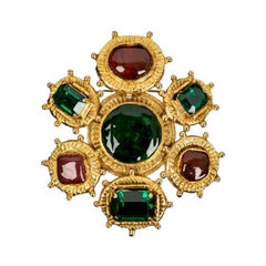Chanel Brooch/Pendant in Gold Plated Metal
