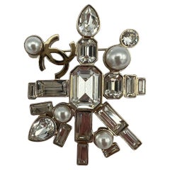 CHANEL Brooch strass and pearls