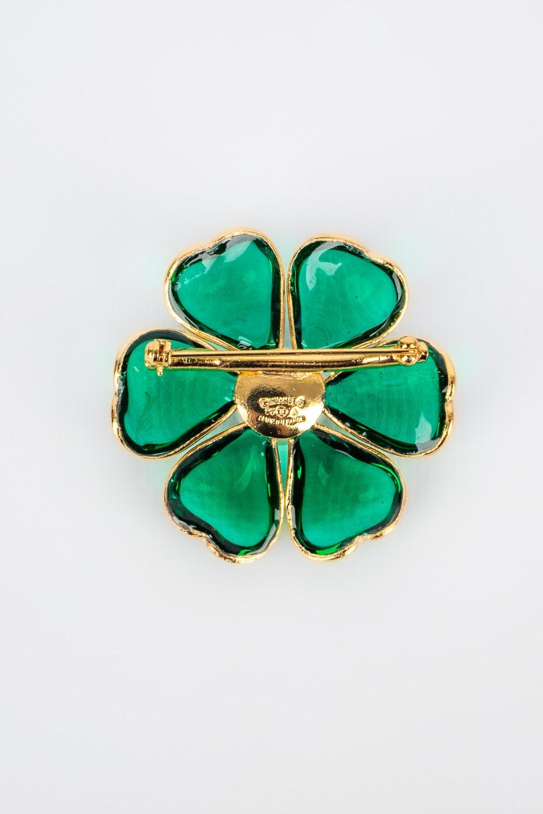 Chanel Brooch with Pearly Cabochons, 1995 In Excellent Condition In SAINT-OUEN-SUR-SEINE, FR