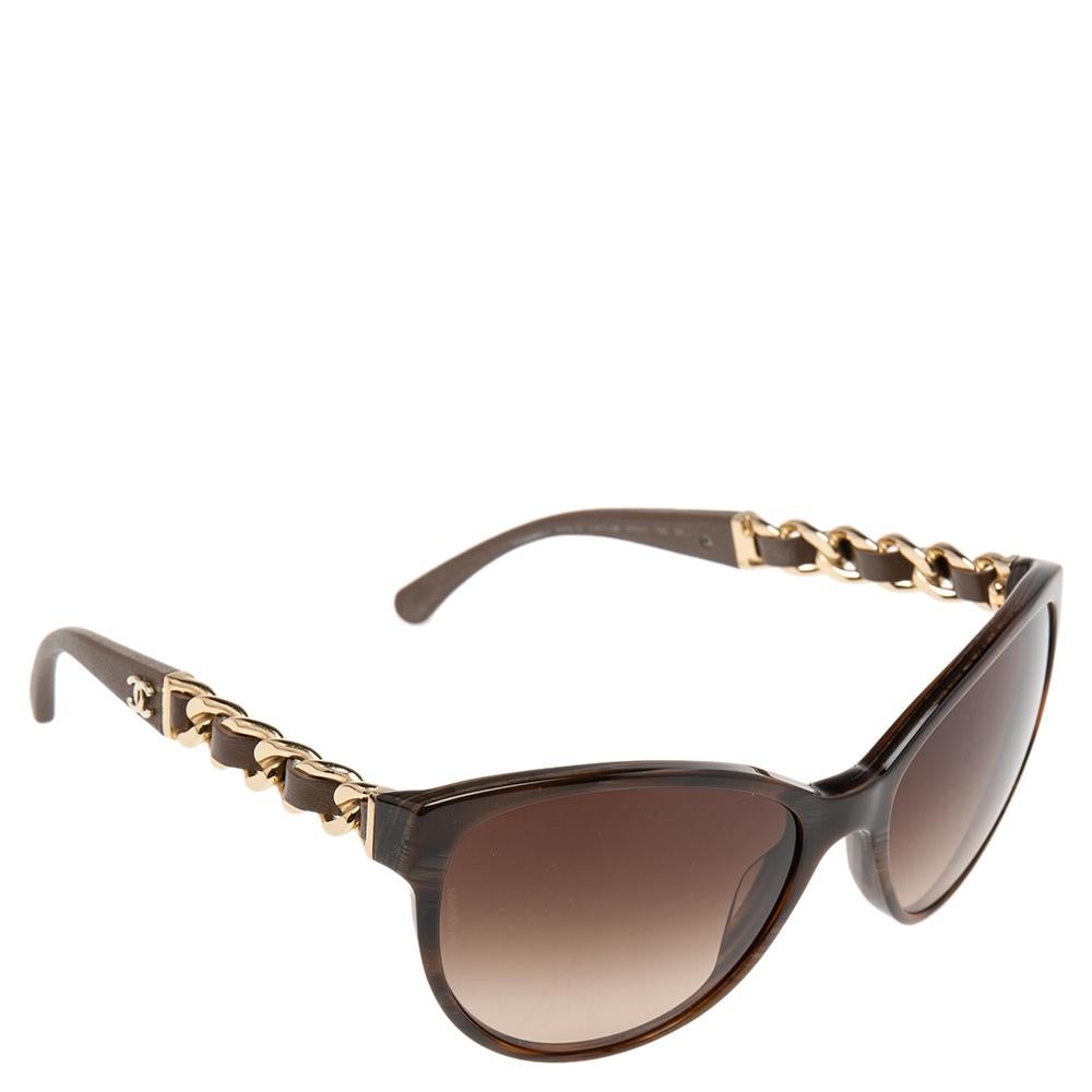 Embrace sunny days in full style with these chic sunglasses by Chanel. Made from brown acetate and gold-tone metal, these sunglasses flaunt a wayfarer silhouette and chain-leather detailing. Finish your attire luxuriously with these Chanel