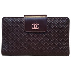 Portefeuille en cuir gaufré marron et rose Chanel