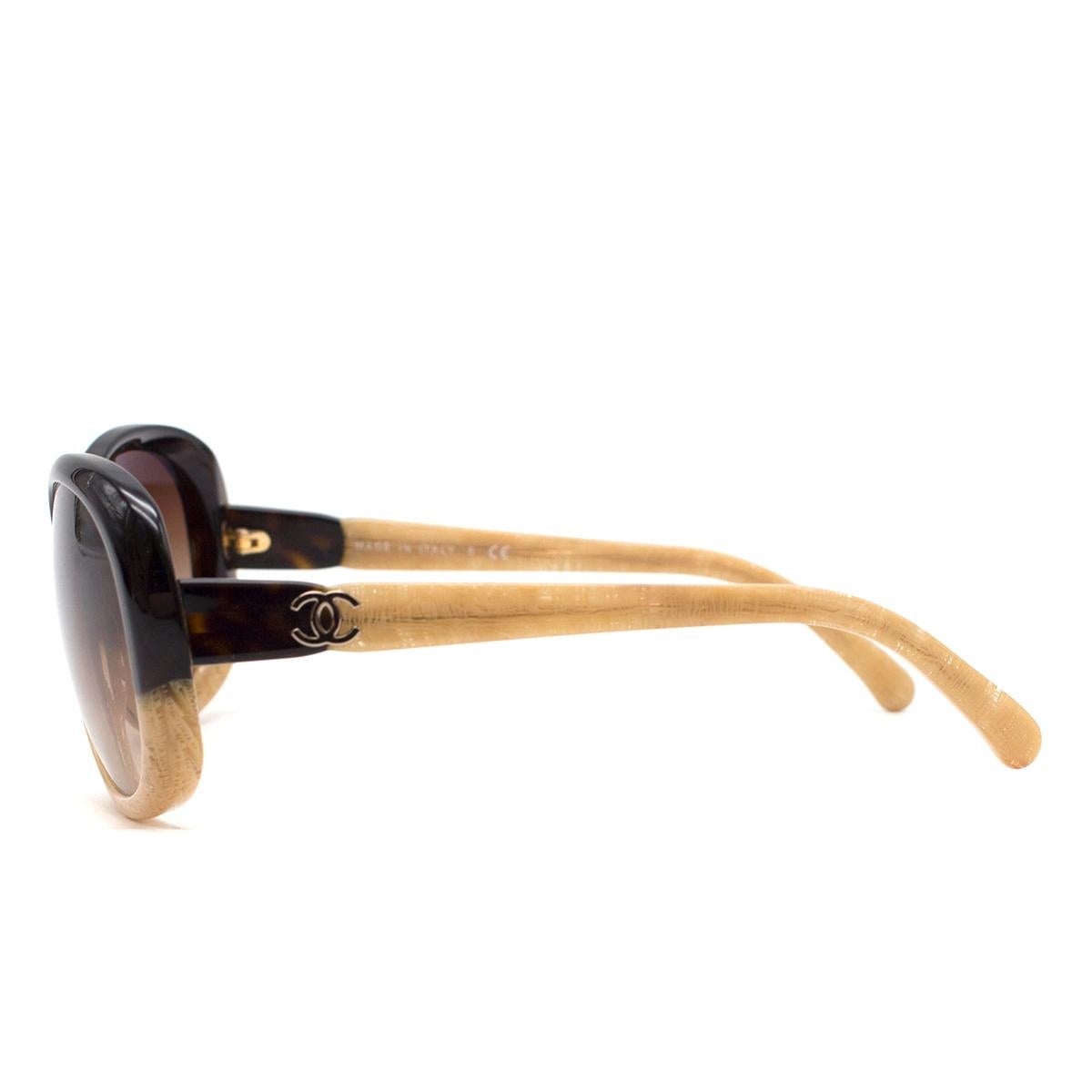 Chanel Brown & Beige Bi-colour Square Oversized Sunglasses

- Brown & beige oversized sunglasses
- Beige tweed effect acetate
- Squared frame
- Side CC logo
- This item comes with the original case

Please note, these items are pre-owned and may