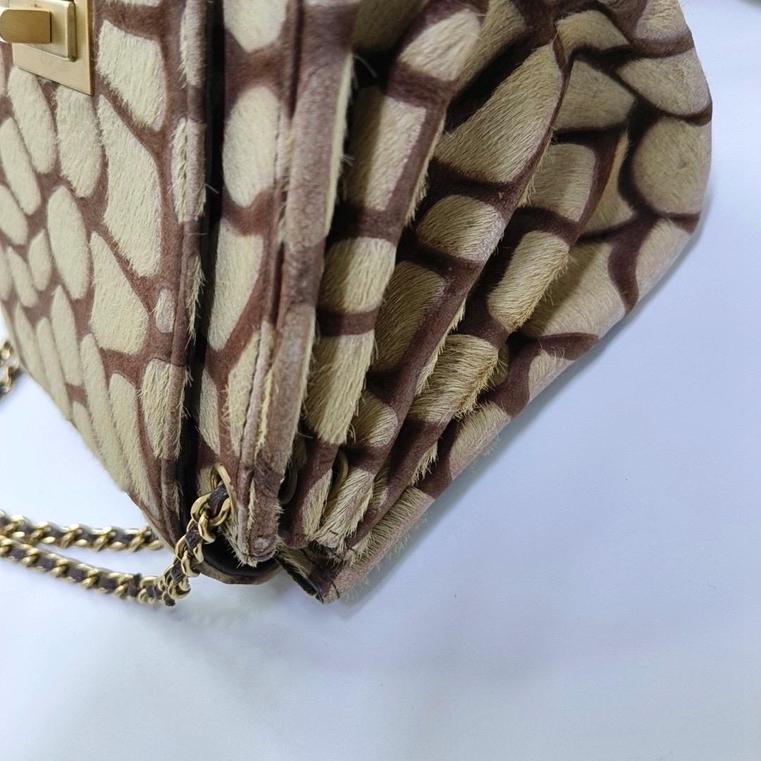 Chanel Brown Beige Giraffe Print Pony Hair Accordion 2.55 Reissue Umhängetasche im Angebot 4