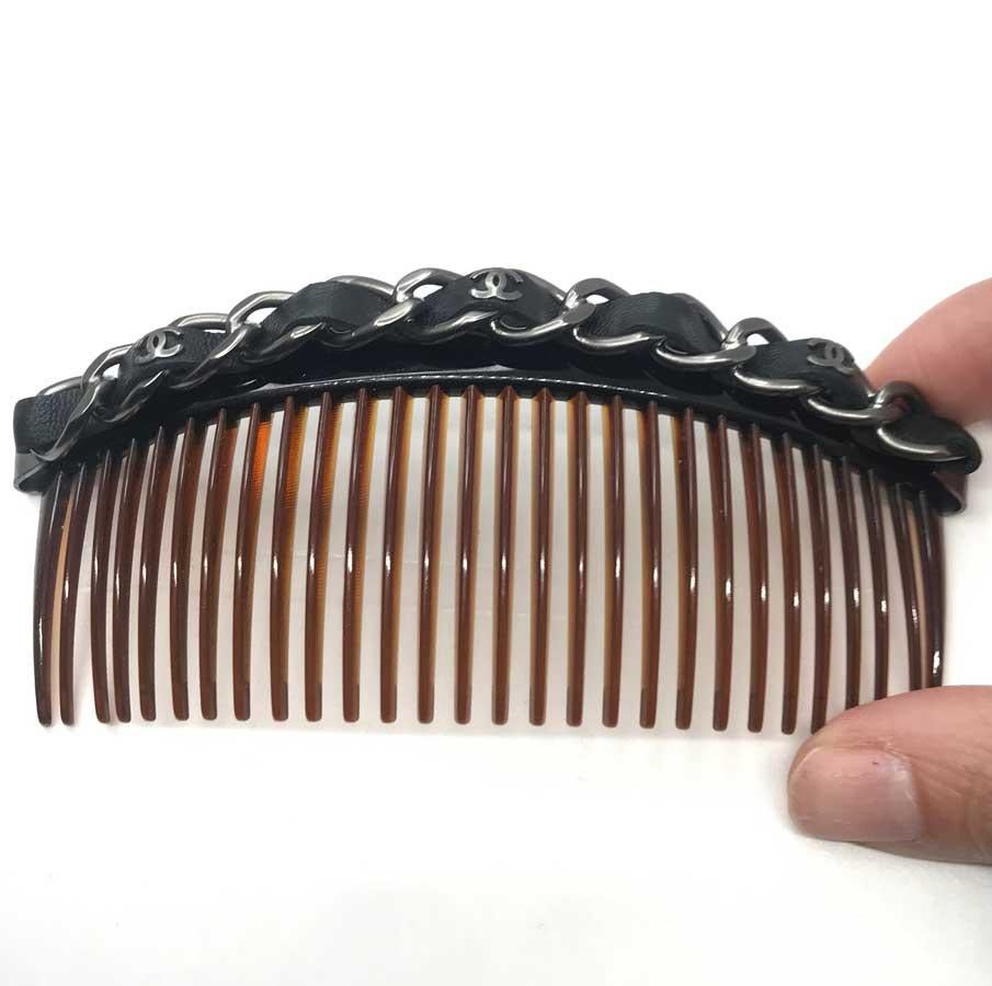 chanel hair comb