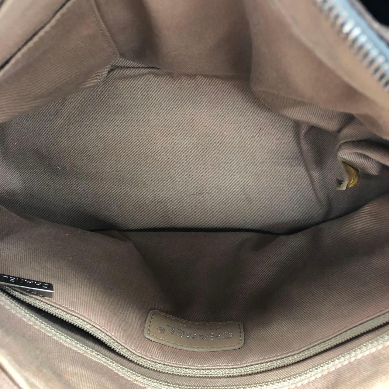 Chanel Brown Diamond Stitch Tote Pelle di vitello Zipper Bowler 2005-2006 in vendita 5