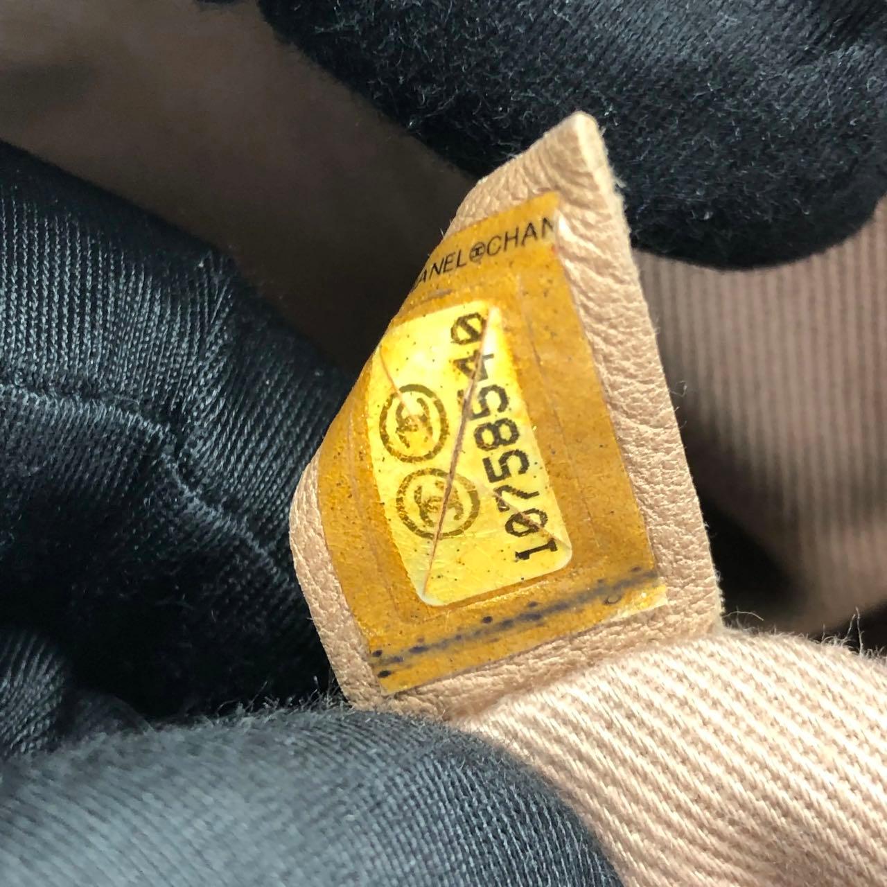 Chanel Brown Diamond Stitch Tote Pelle di vitello Zipper Bowler 2005-2006 in vendita 6