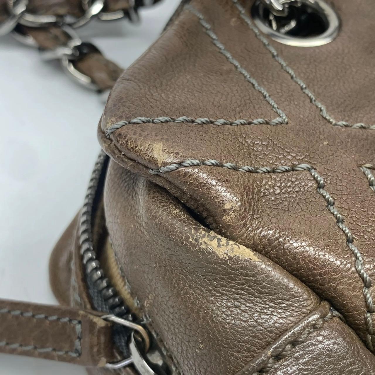 Chanel Brown Diamond Stitch Tote Pelle di vitello Zipper Bowler 2005-2006 in vendita 10