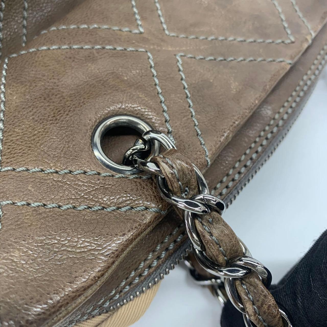 Chanel Brown Diamond Stitch Tote Pelle di vitello Zipper Bowler 2005-2006 in vendita 13