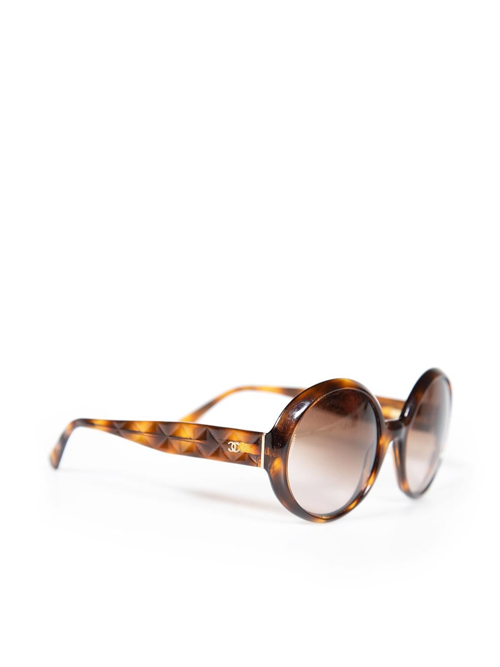 CONDITION is Very good. Hardly any visible wear to the sunglasses is evident on this used Chanel designer resale item. This item comes with an original case.
 
 
 
 Details
 
 
 Brown
 
 Acetate
 
 Sunglasses
 
 Round frame sunglasses
 
