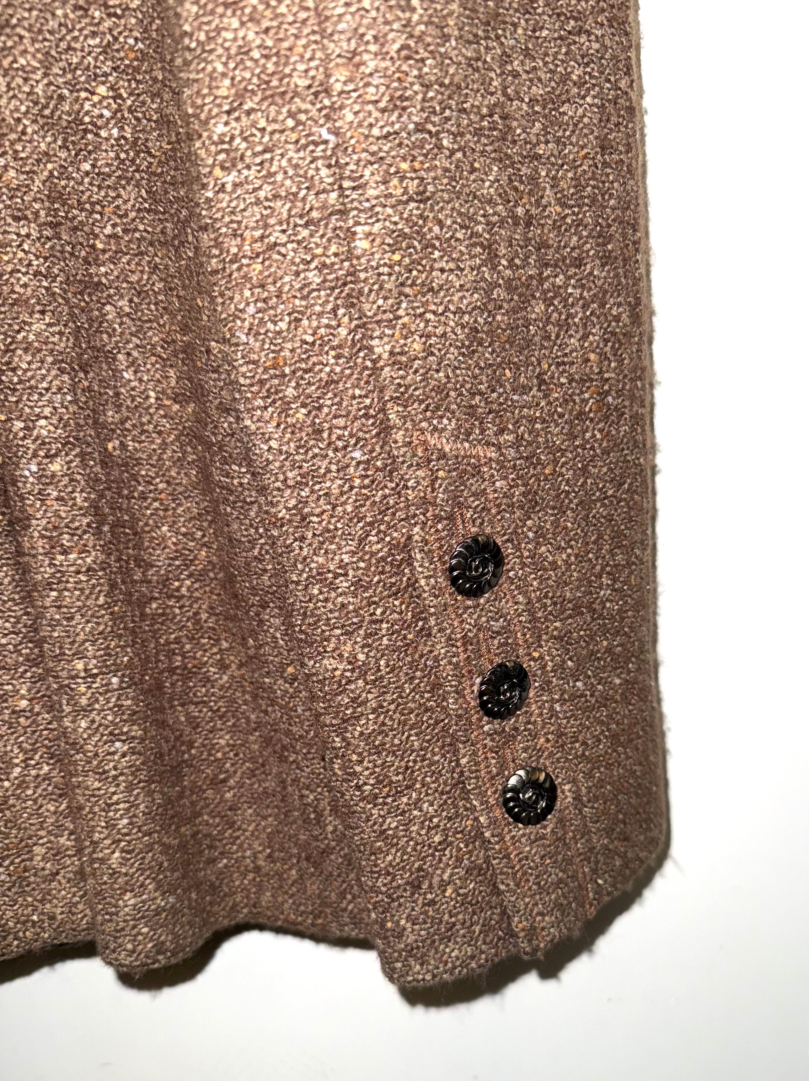 Women's or Men's Chanel brown double-breasted tweed jacket For Sale