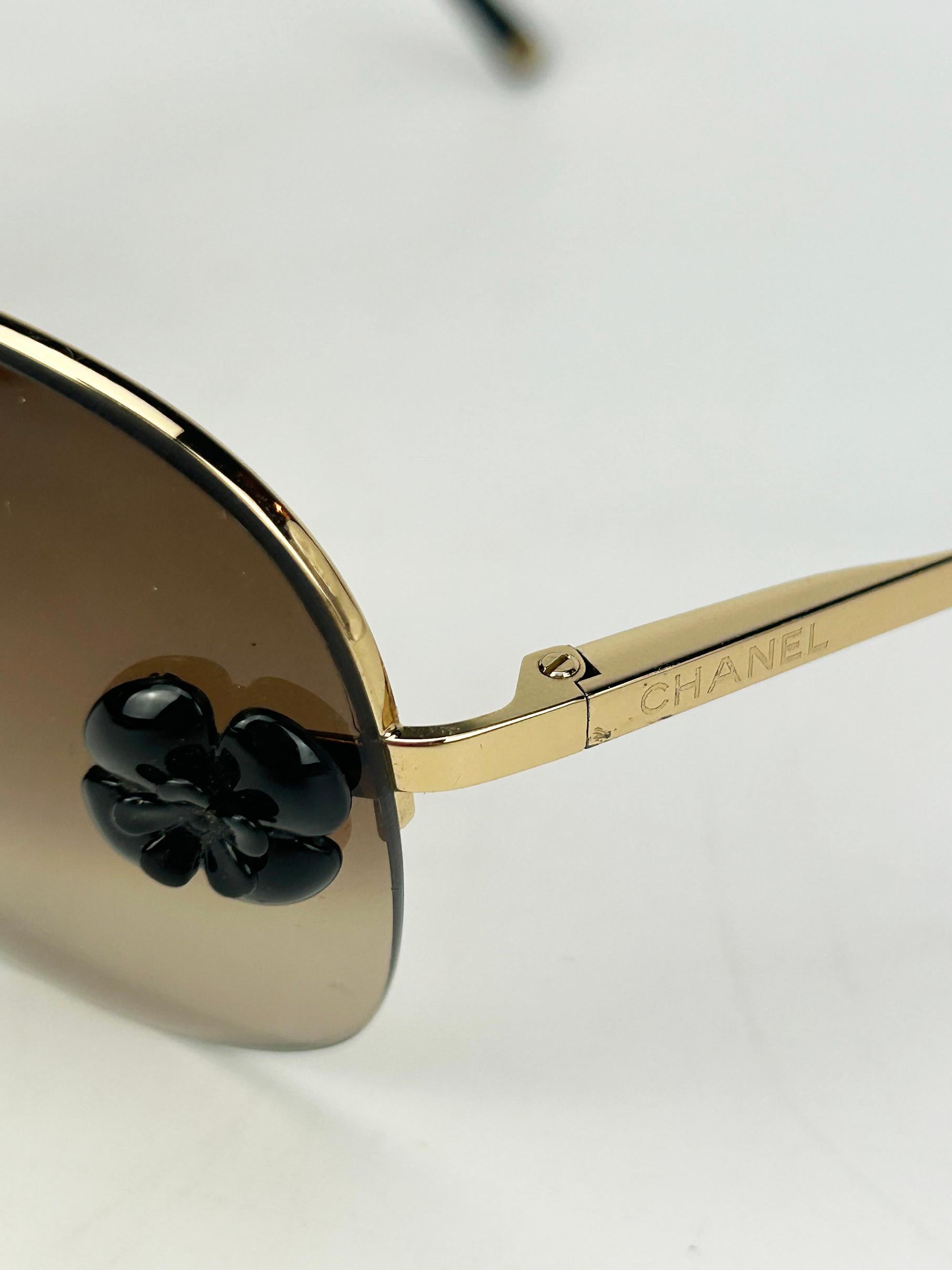 Chanel Brown Frameless Aviator Sunglasses with Black Flower For Sale 6