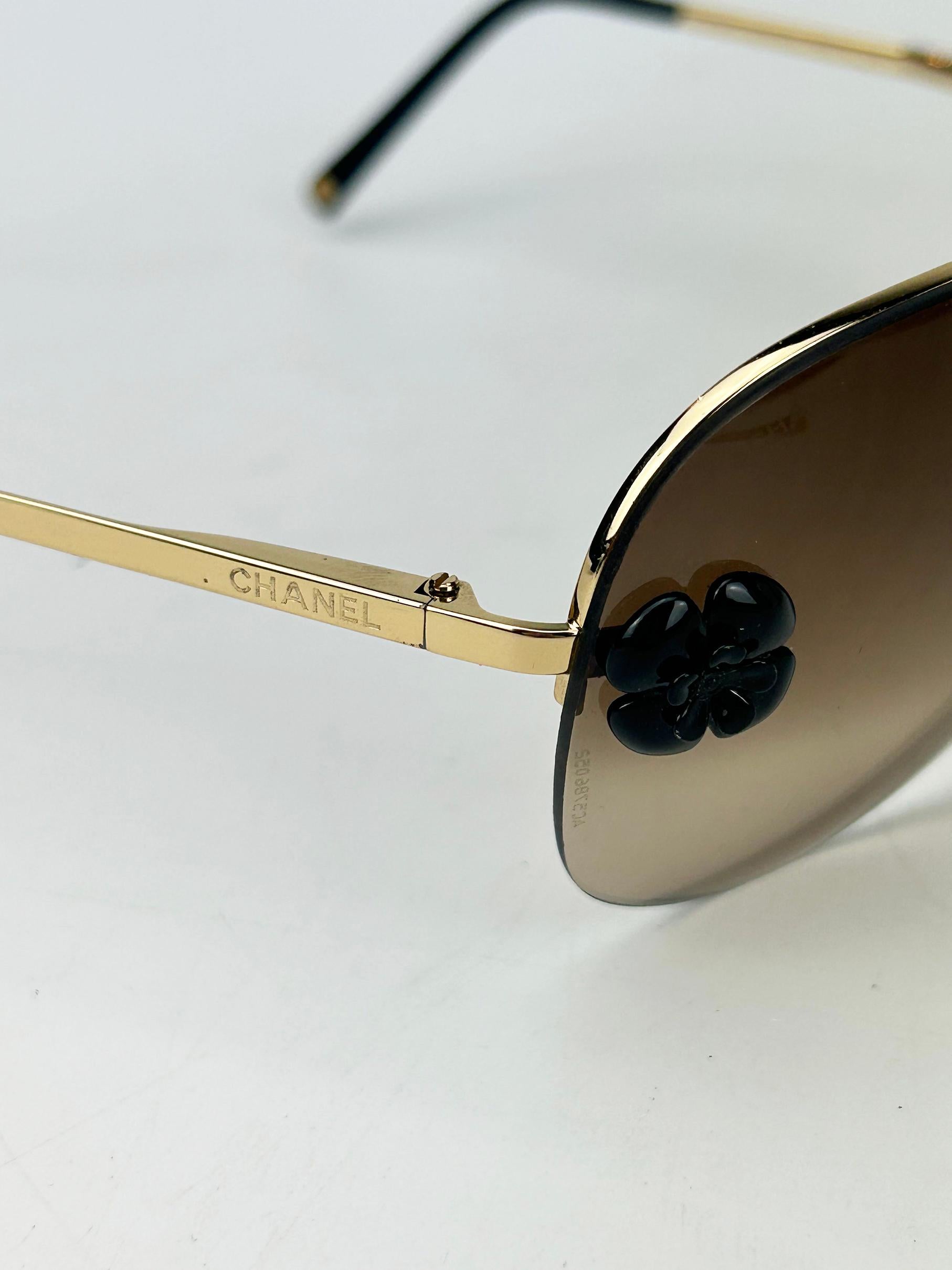 Chanel Brown Frameless Aviator Sunglasses with Black Flower For Sale 7