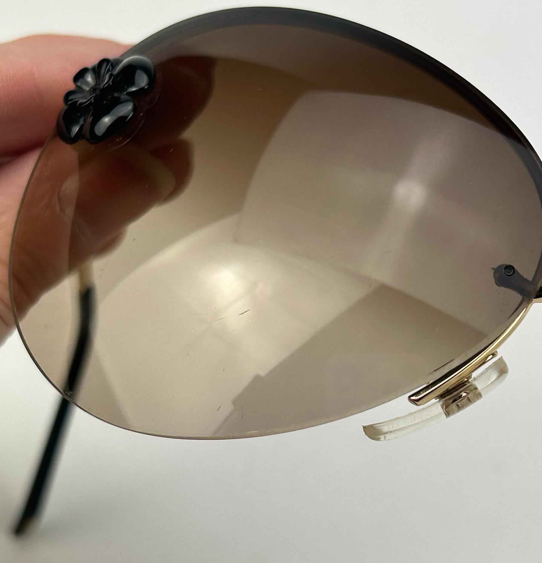 Chanel Brown Frameless Aviator Sunglasses with Black Flower For Sale 10