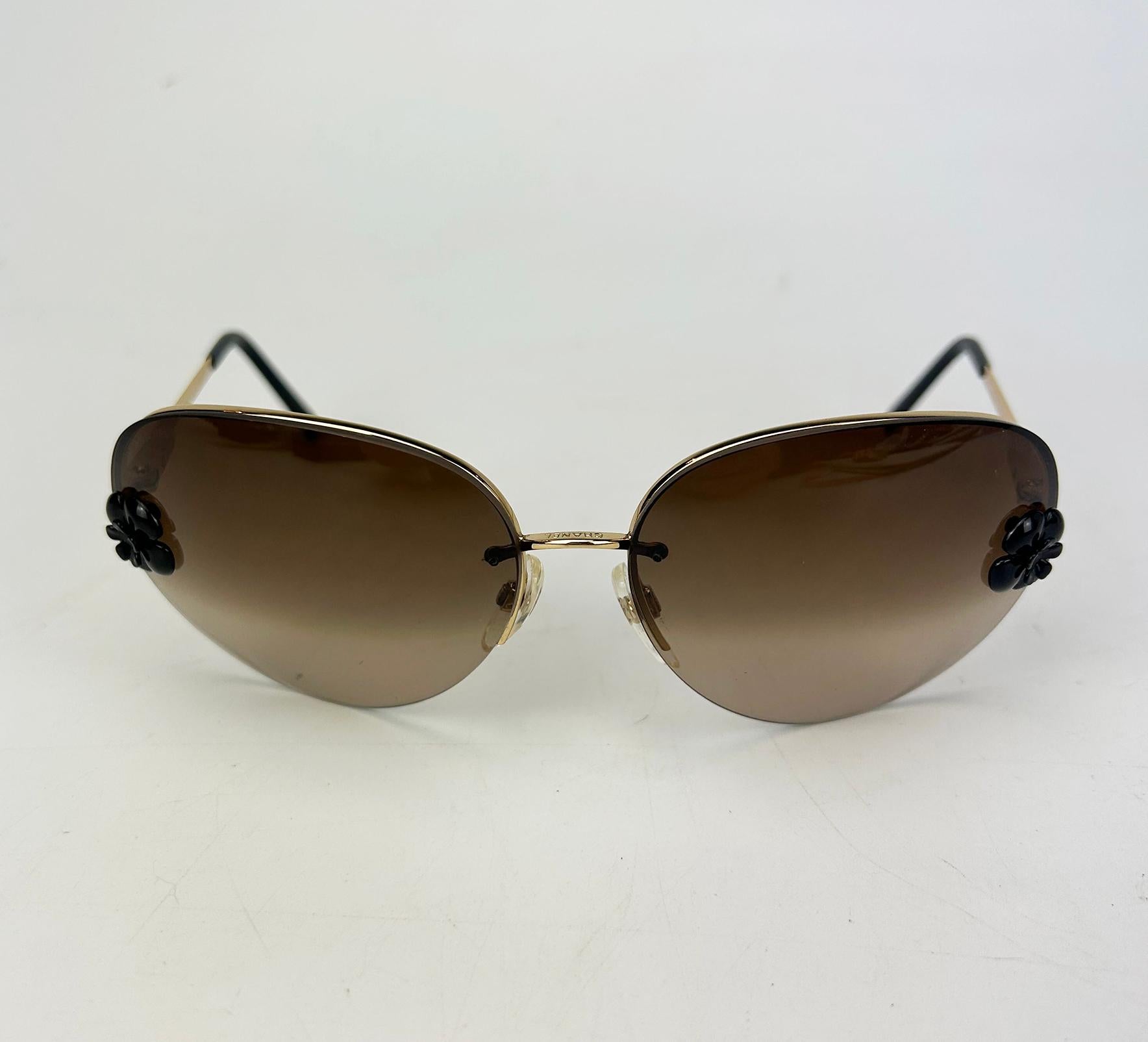 Women's Chanel Brown Frameless Aviator Sunglasses with Black Flower For Sale