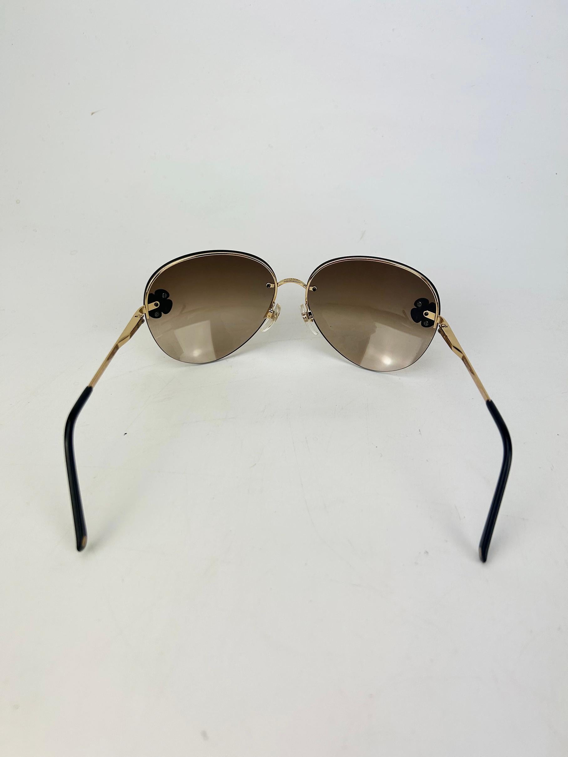 Chanel Brown Frameless Aviator Sunglasses with Black Flower For Sale 1
