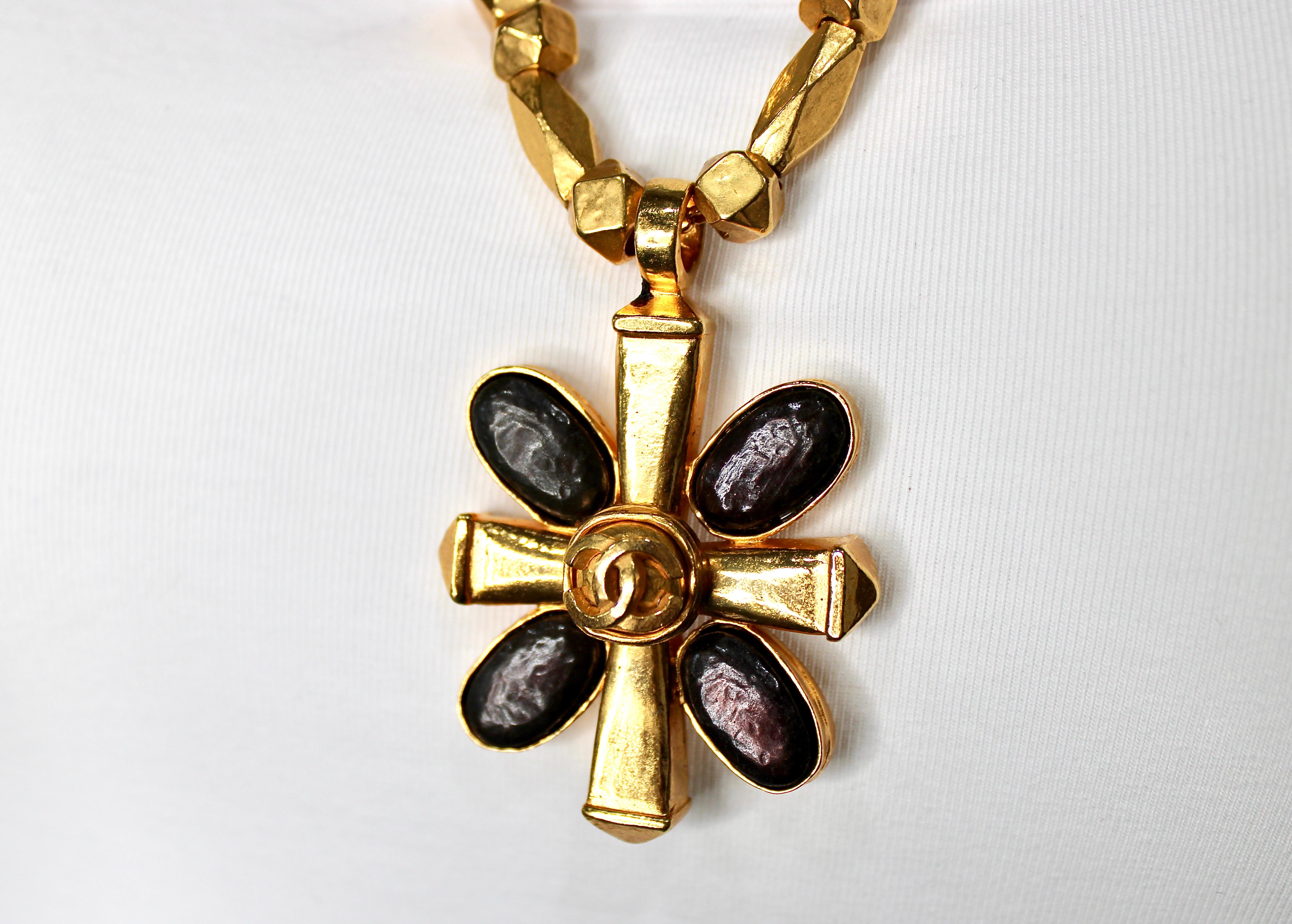 Chanel Brown Gripoix Coco Mark Cross Motif Pendant Necklace circa 1997 In Good Condition For Sale In Scottsdale, AZ