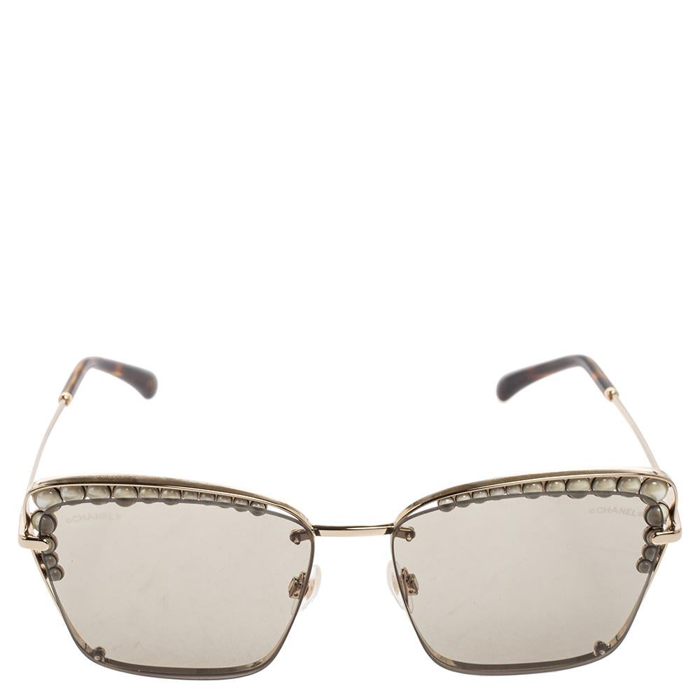 The much-coveted cat-eye silhouette is combined with stylish details, to make these Chanel sunglasses one of a kind and super fashionable. The sturdy frame is added with high-quality lenses and pearl accents.

Includes: Original Case