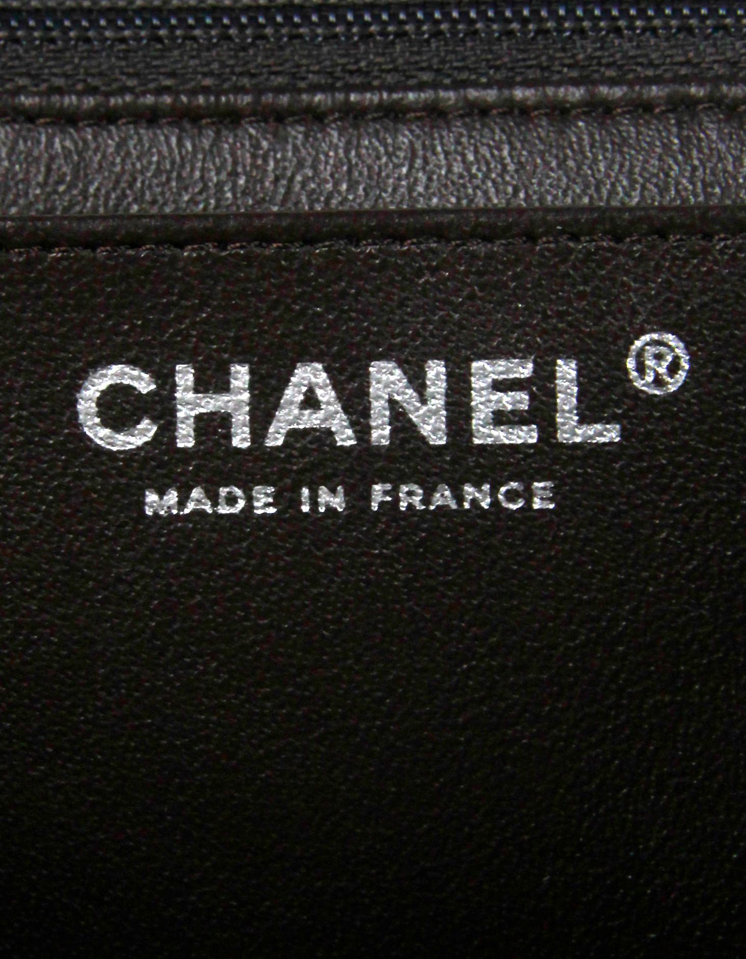 Chanel Sac classique Jumbo à rabat simple en cuir d'agneau marron matelassé en vente 6