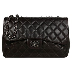 Chanel Braune gesteppte Jumbo Classic Tasche aus Lammfell mit einer Klappe