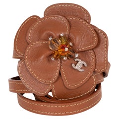 Cintura Chanel in pelle marrone 05A CAMELLIA DOUBLE WRAP