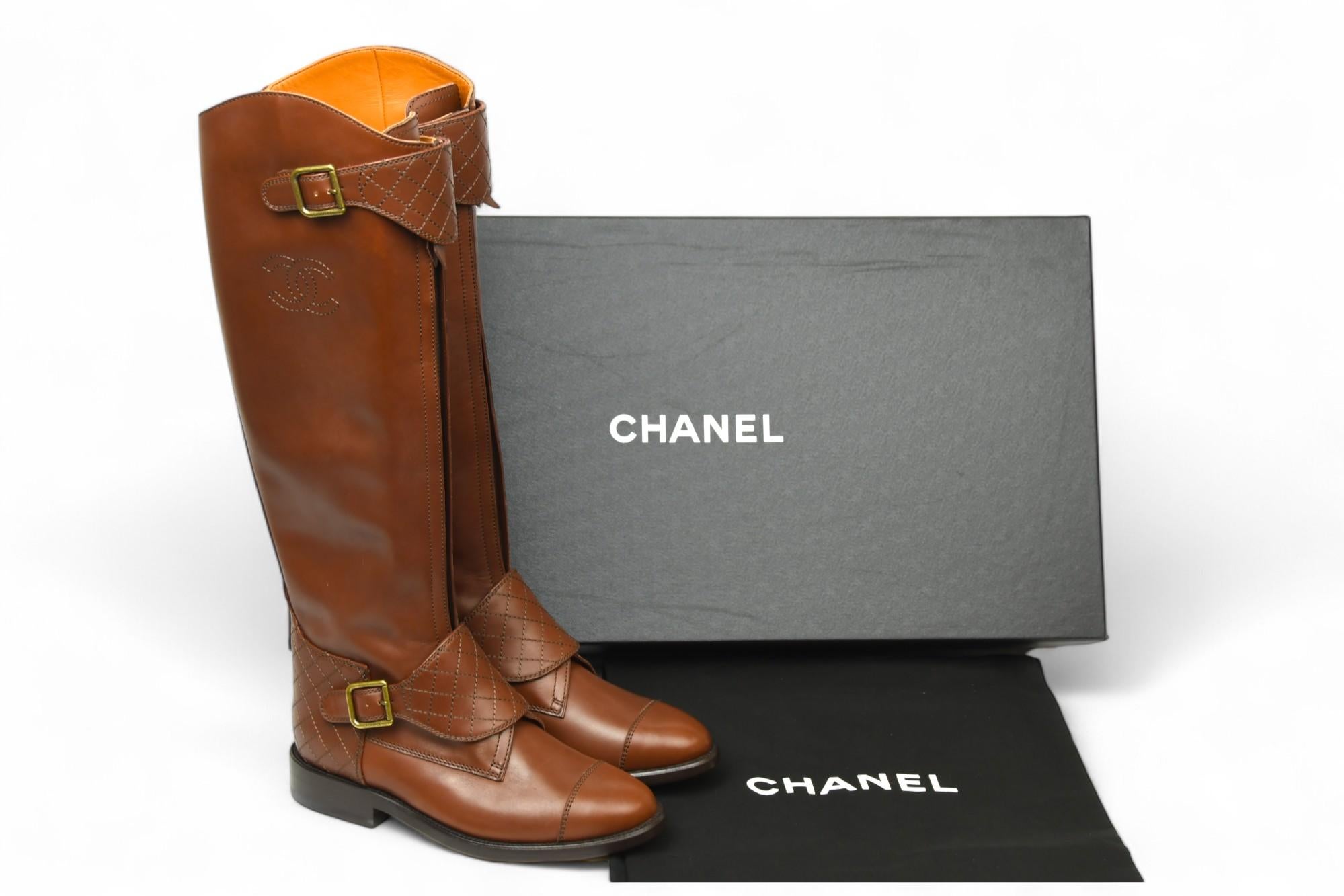 Chanel Braune Lederstiefel mit Schnalle  Größe 6.5 US im Angebot 2