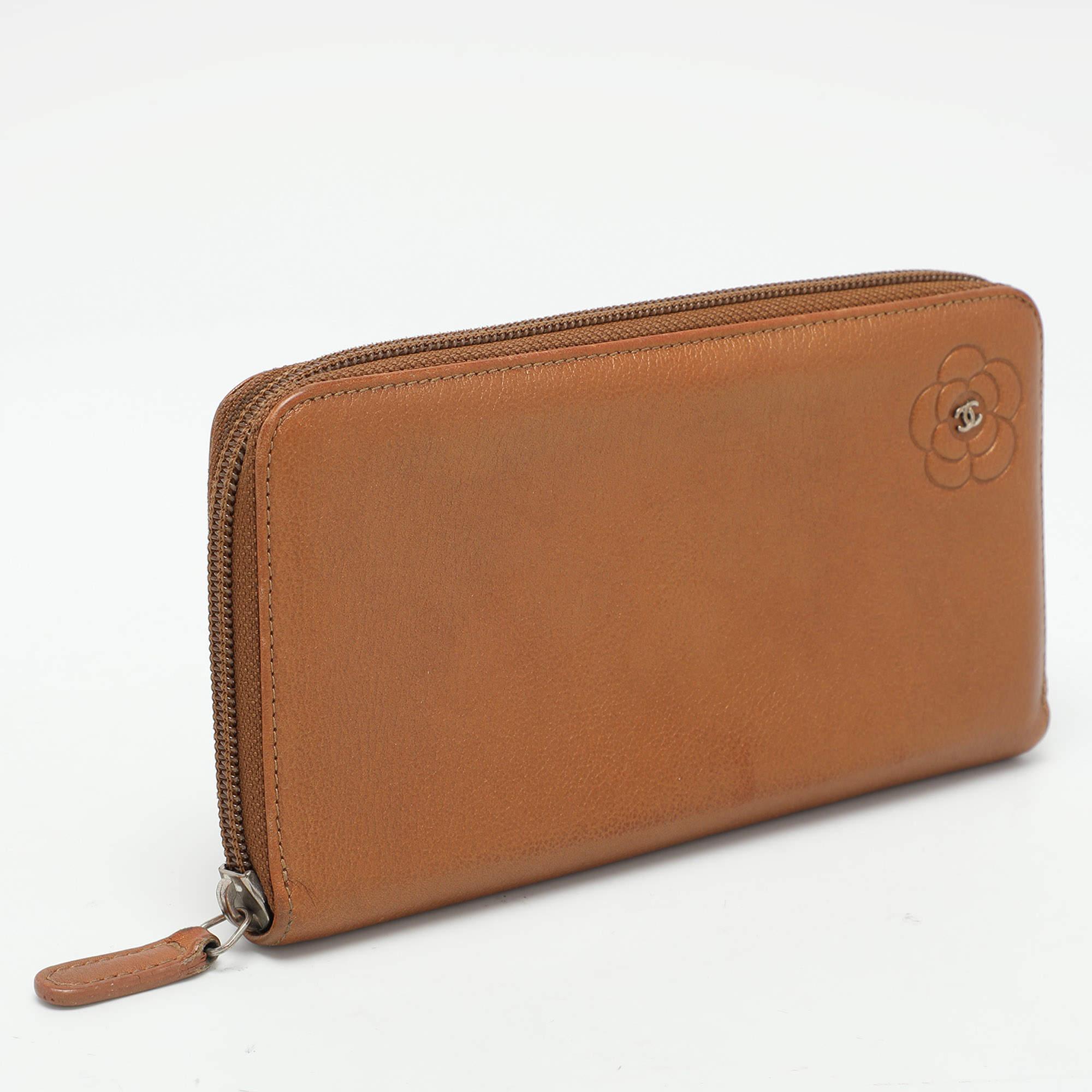 Chanel Brown Leather Camellia Zip Around Wallet In Fair Condition For Sale In Dubai, Al Qouz 2