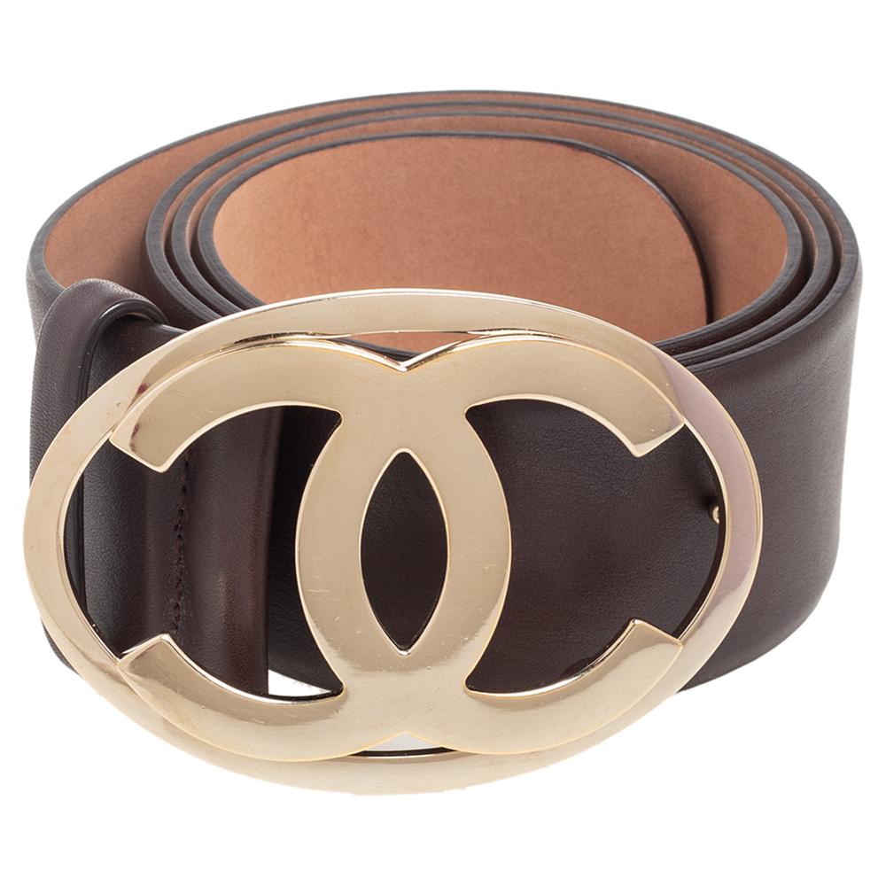 This Chanel belt for men is made of brown leather and secured by a gleaming gold-tone CC buckle. It's designed to be durable and stylish.

Includes: Original Box