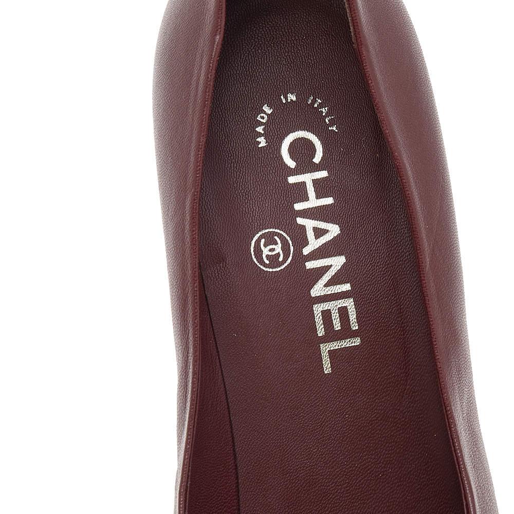 Chanel Brown Leather CC Pearl Embellished Heel Pumps Size 38 For Sale 1