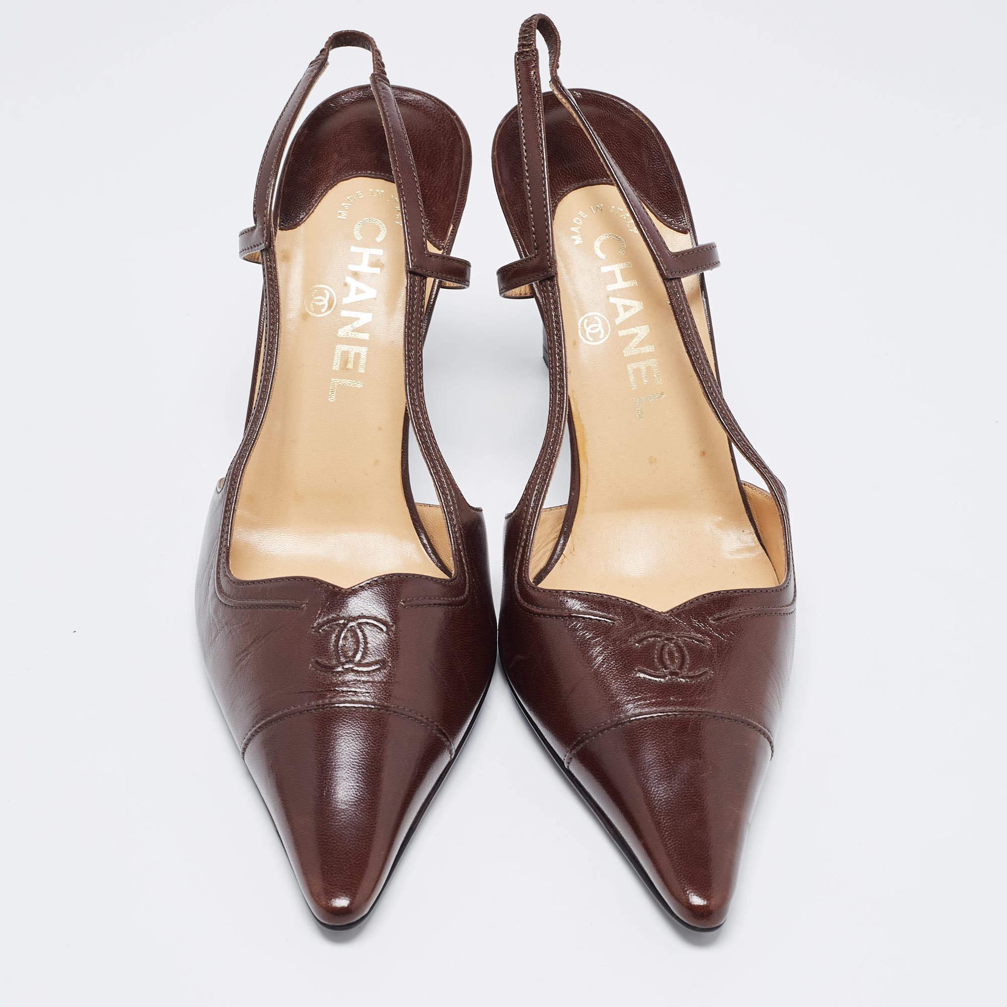 Chanel Brown Leather CC Slingback Pumps Size 39.5 In Good Condition In Dubai, Al Qouz 2