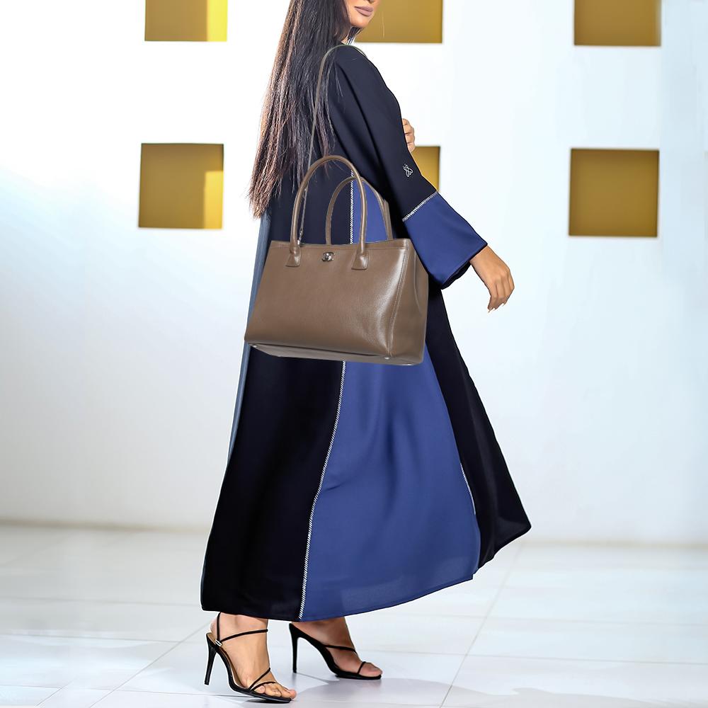 Chanel Brown Leather Executive Cerf Tote In Good Condition In Dubai, Al Qouz 2