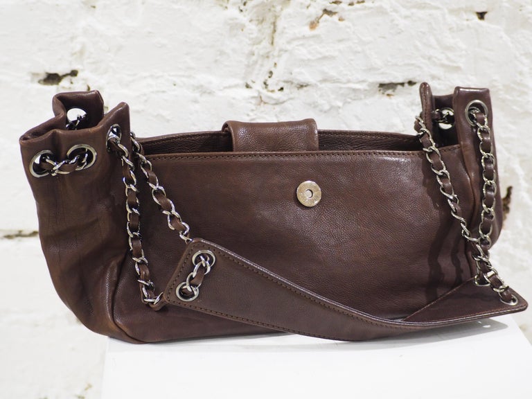 Chanel brown leather shoulder bag For Sale 5