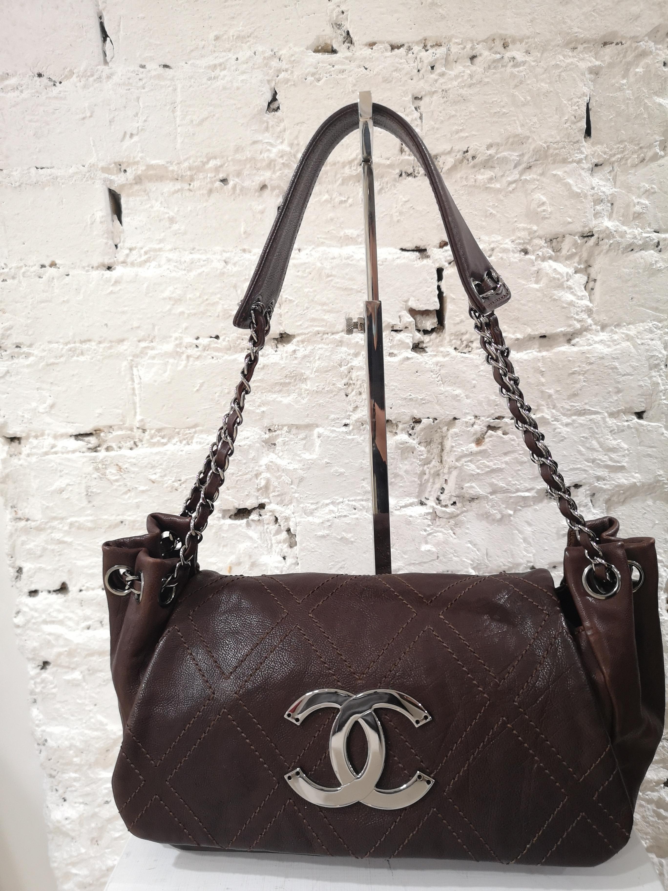 Chanel brown leather shoulder bag For Sale 6